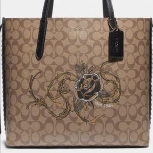 - Coach Signature Chelsea Tote